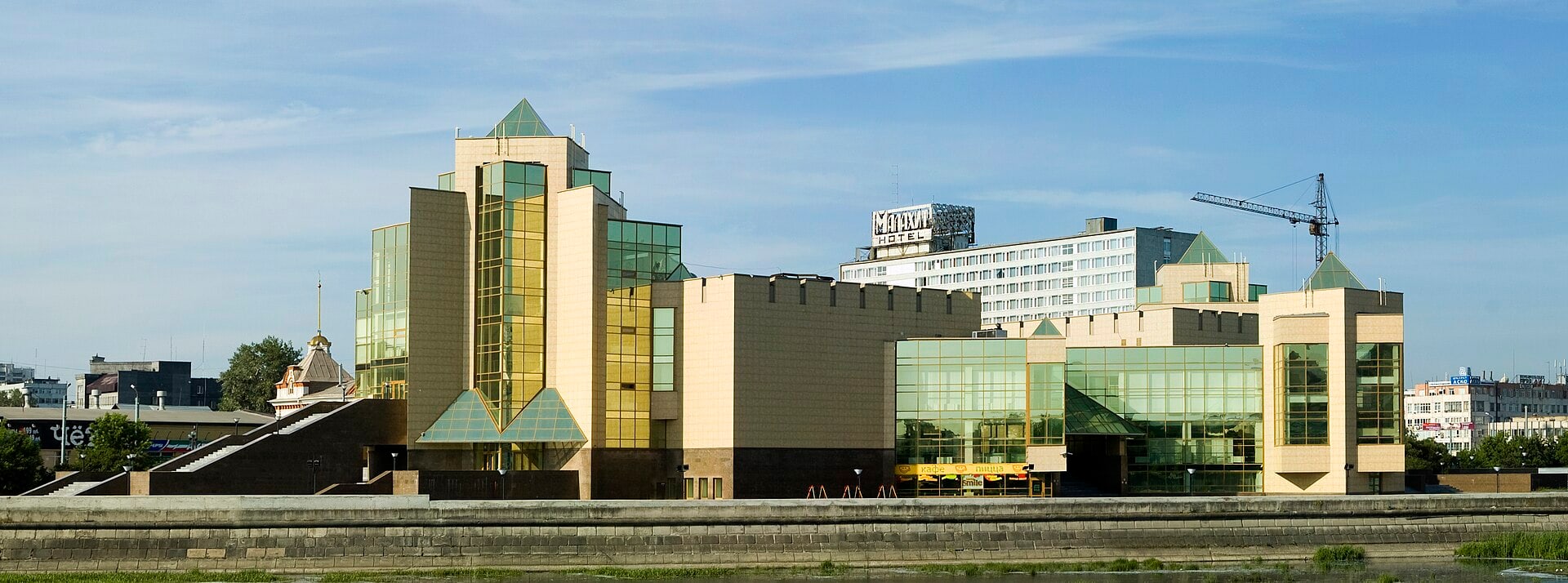 Музей Южного Урала со стороны реки Миасс