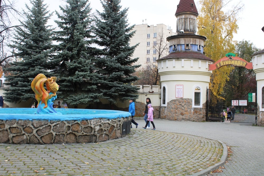 Сказочная композиция у Лукоморья в городском саду имени Пушкина